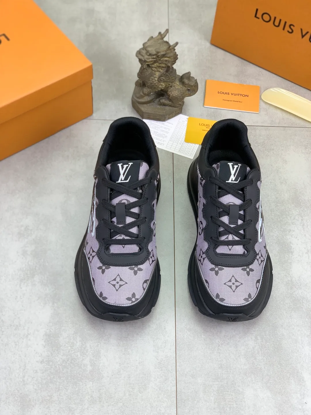 Men's men's shoes💰P440💰[New model]🆘[Louis Vuitton] LV official website latest model🎁casual and fashionable men's shoes👟hot style💥simple and elegant style, exclusive for trendy men. Unique official website latest brand elements👑original decoration, fashionable and generous, the fabric is made of original calfskin➕comfortable and breathable mesh lining➕pig skin lining ✅The official website specifies wear-resistant casual outsole, the classic model is taken in real life🎬Color: 2️⃣colors available😍Number of codes: 38-44 (45 46 customized)